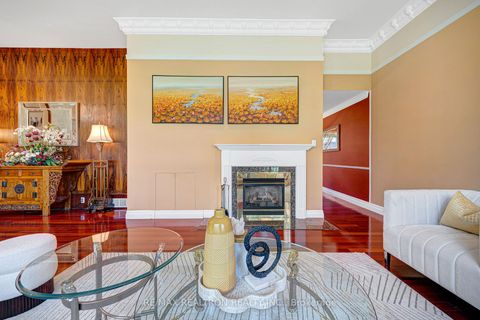 Photo 13 at 25 Vernham Court, Windfields, Toronto