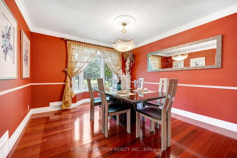 Photo 15 at 25 Vernham Court, Windfields, Toronto