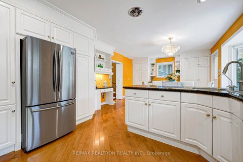 Photo 17 at 25 Vernham Court, Windfields, Toronto