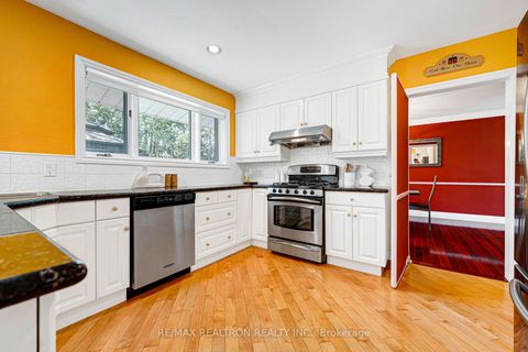 Photo 18 at 25 Vernham Court, Windfields, Toronto