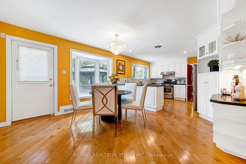 Photo 20 at 25 Vernham Court, Windfields, Toronto