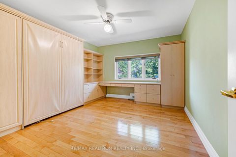 Photo 21 at 25 Vernham Court, Windfields, Toronto