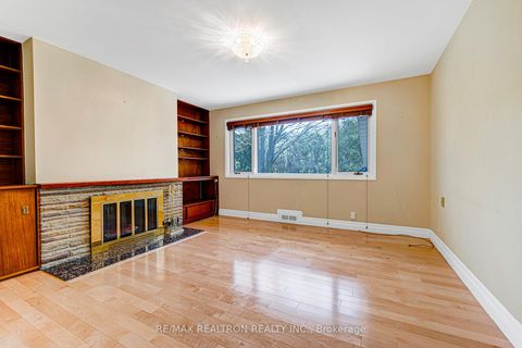 Photo 22 at 25 Vernham Court, Windfields, Toronto