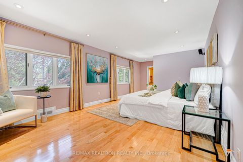 Photo 24 at 25 Vernham Court, Windfields, Toronto