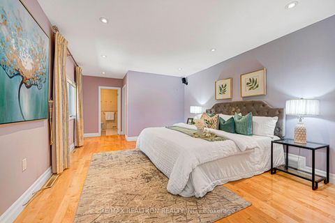 Photo 25 at 25 Vernham Court, Windfields, Toronto