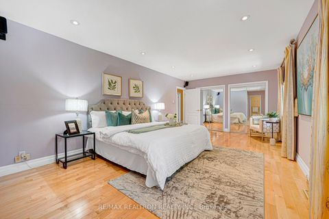 Photo 26 at 25 Vernham Court, Windfields, Toronto