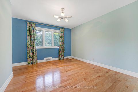 Photo 29 at 25 Vernham Court, Windfields, Toronto