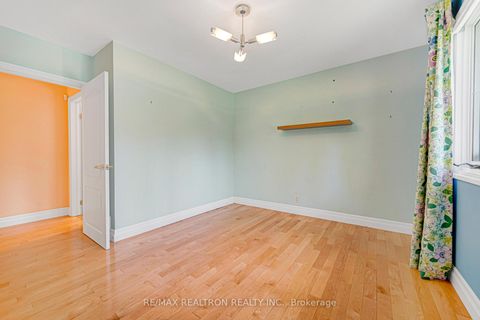Photo 30 at 25 Vernham Court, Windfields, Toronto