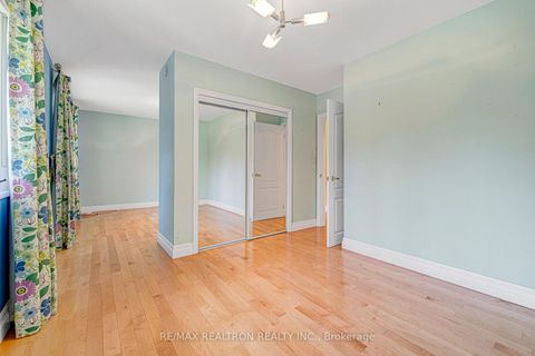 Photo 31 at 25 Vernham Court, Windfields, Toronto