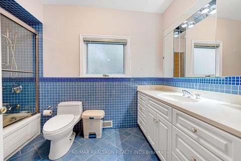 Photo 32 at 25 Vernham Court, Windfields, Toronto