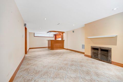Photo 37 at 25 Vernham Court, Windfields, Toronto