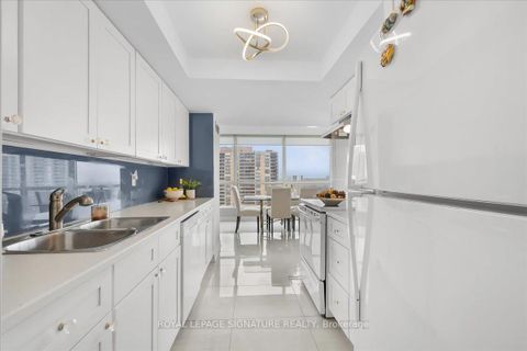 Photo 10 at 1006 - 5 Rowntree Road, Jamestown, Toronto