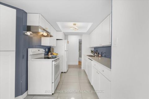 Photo 11 at 1006 - 5 Rowntree Road, Jamestown, Toronto