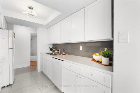 Photo 12 at 1006 - 5 Rowntree Road, Jamestown, Toronto