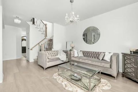 Photo 7 at 19 Grey Wing Avenue, Keswick South, Georgina