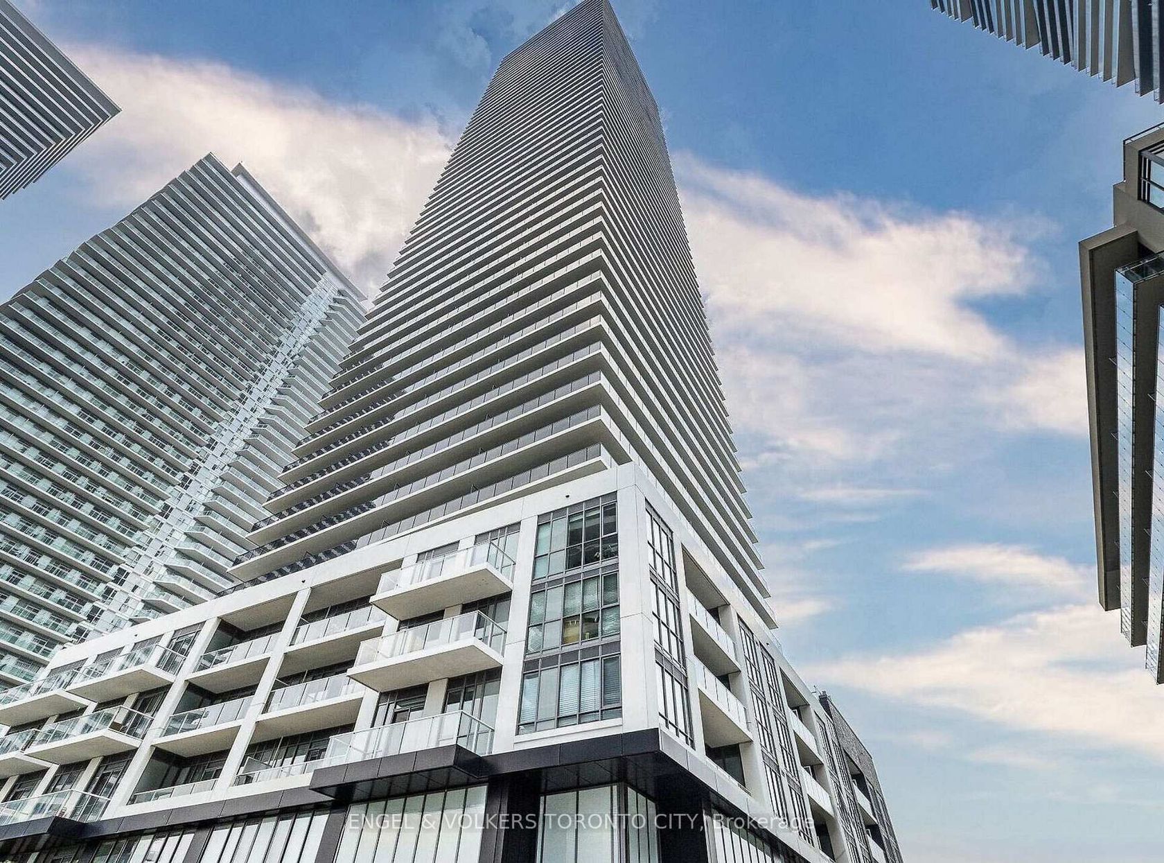 TH104 - 70 Annie Craig Drive, Mimico, Toronto photo number 2