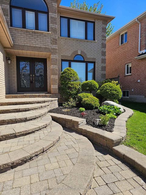 Photo 1 at 4 Chantal Street, Painswick South, Barrie