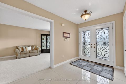 Photo 3 at 4 Chantal Street, Painswick South, Barrie