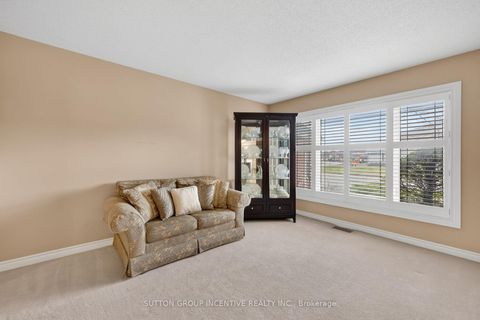 Photo 4 at 4 Chantal Street, Painswick South, Barrie