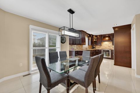 Photo 9 at 4 Chantal Street, Painswick South, Barrie