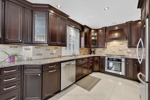 Photo 11 at 4 Chantal Street, Painswick South, Barrie