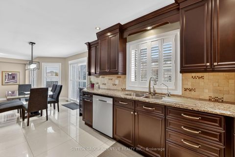 Photo 13 at 4 Chantal Street, Painswick South, Barrie