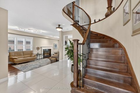 Photo 18 at 4 Chantal Street, Painswick South, Barrie