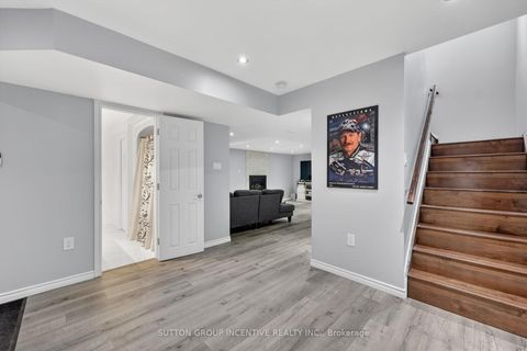 Photo 30 at 4 Chantal Street, Painswick South, Barrie