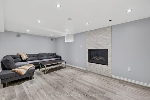 Photo 32 at 4 Chantal Street, Painswick South, Barrie