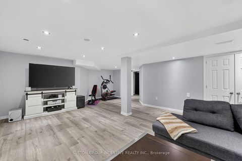 Photo 34 at 4 Chantal Street, Painswick South, Barrie