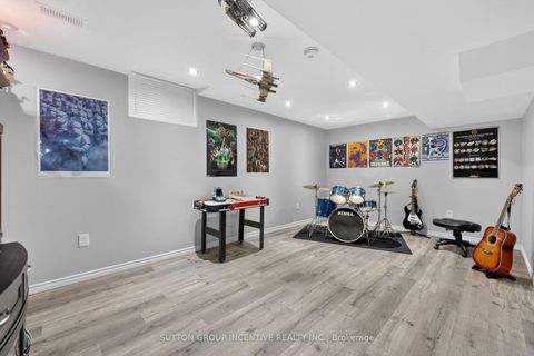 Photo 35 at 4 Chantal Street, Painswick South, Barrie