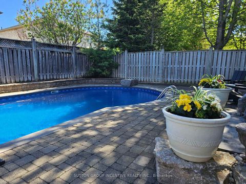 Photo 37 at 4 Chantal Street, Painswick South, Barrie
