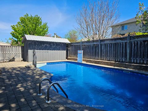 Photo 38 at 4 Chantal Street, Painswick South, Barrie