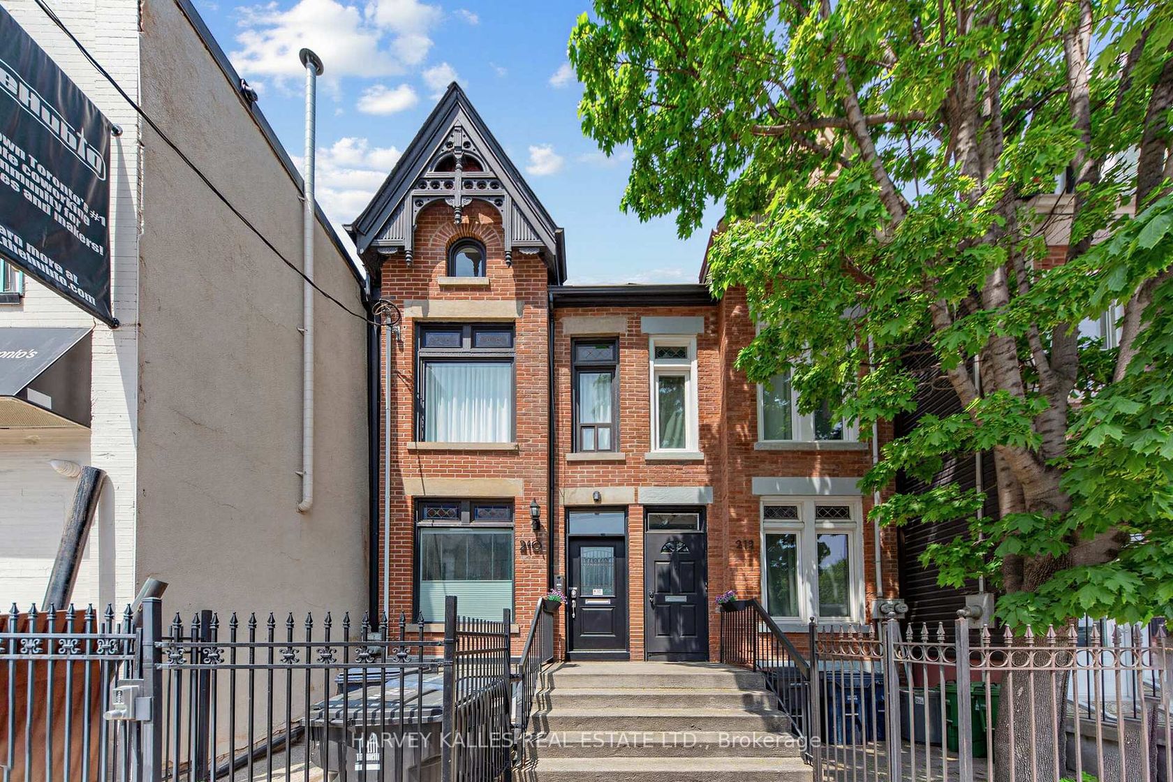 210 Gerrard Street E, Moss Park, Toronto 