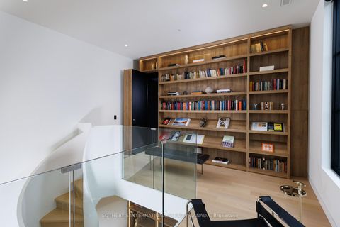 Photo 2 at 7 Appleby Court, City Centre West, Toronto