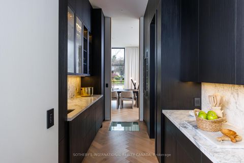 Photo 7 at 7 Appleby Court, City Centre West, Toronto