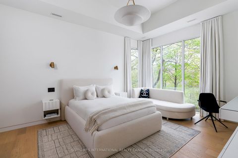 Photo 17 at 7 Appleby Court, City Centre West, Toronto