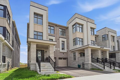 Photo 2 at 75 Puisaya Drive, Rural Richmond Hill, Richmond Hill