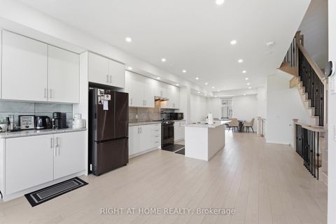 Photo 6 at 75 Puisaya Drive, Rural Richmond Hill, Richmond Hill