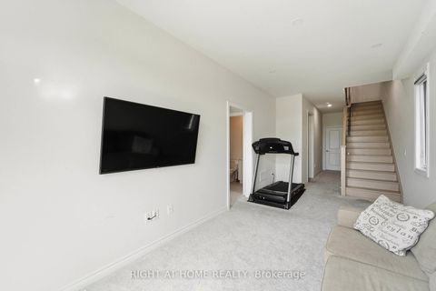 Photo 18 at 75 Puisaya Drive, Rural Richmond Hill, Richmond Hill