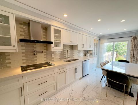 Photo 7 at 7 Love Run Road, Vellore Village, Vaughan