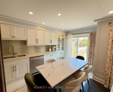 Photo 8 at 7 Love Run Road, Vellore Village, Vaughan