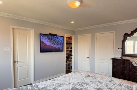 Photo 15 at 7 Love Run Road, Vellore Village, Vaughan