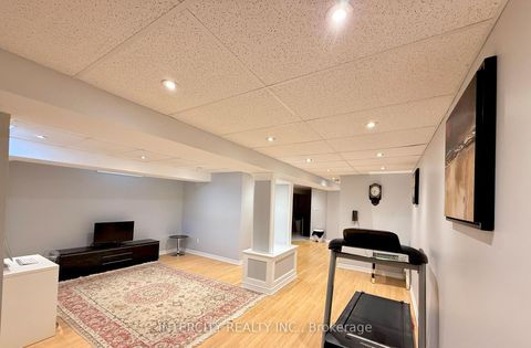 Photo 18 at 7 Love Run Road, Vellore Village, Vaughan