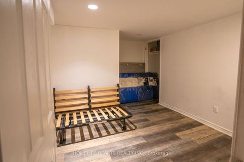Photo 4 at 14 Mackinac Crescent, Bendale, Toronto
