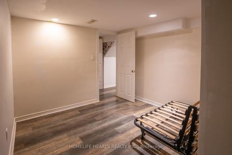 Photo 5 at 14 Mackinac Crescent, Bendale, Toronto