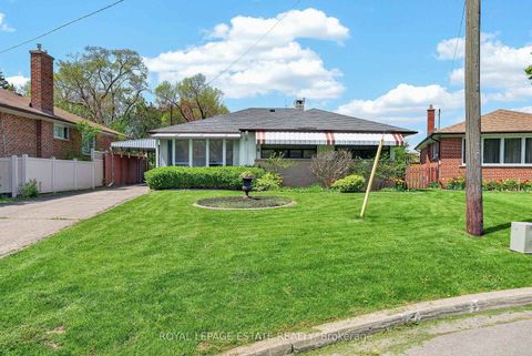 Photo 1 at 8 Wallbridge Court, Willowdale West, Toronto