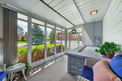 Photo 3 at 8 Wallbridge Court, Willowdale West, Toronto