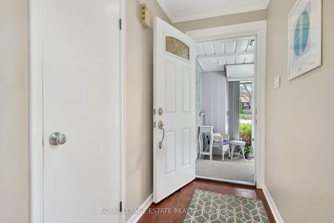 Photo 4 at 8 Wallbridge Court, Willowdale West, Toronto