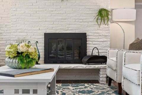 Photo 7 at 8 Wallbridge Court, Willowdale West, Toronto